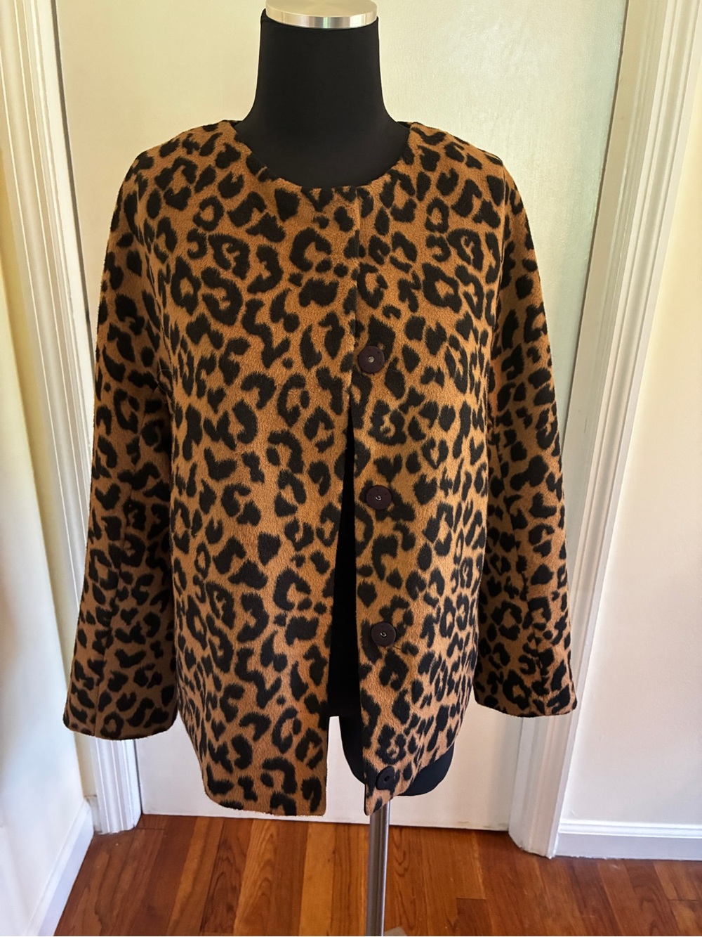 Chico’s Fuzzy Collarless Leopard print jacket Medium size LIKE NEW - Picture 2 of 5